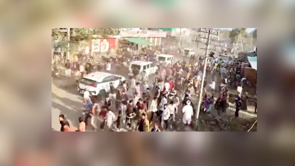 Mob attacks police station, clashes between mob and police