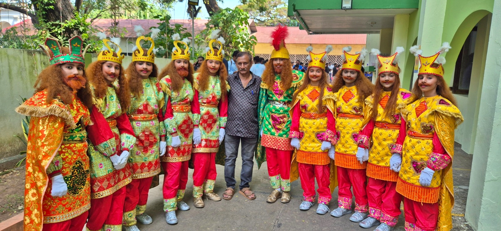 മലപ്പുറം എംഇഎസ് ചവിട്ടുനാടകം ടീം  SCHOOL KALOLSAVAM CONTESTANTS  SCHOOL KALOLSAVAM 2025  CHAVITTU NADAKAM ON KALOLSAVAM  KALOLSAVAM 2025