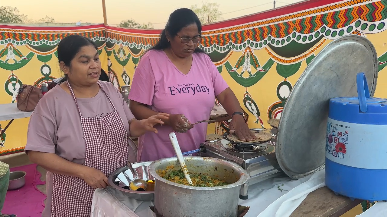 ભુજમાં આયોજિત સંવેદનાના સ્વાદોત્સવમાં પ્રજ્ઞાચક્ષુ મહિલાઓની અનોખી વાનગીઓ