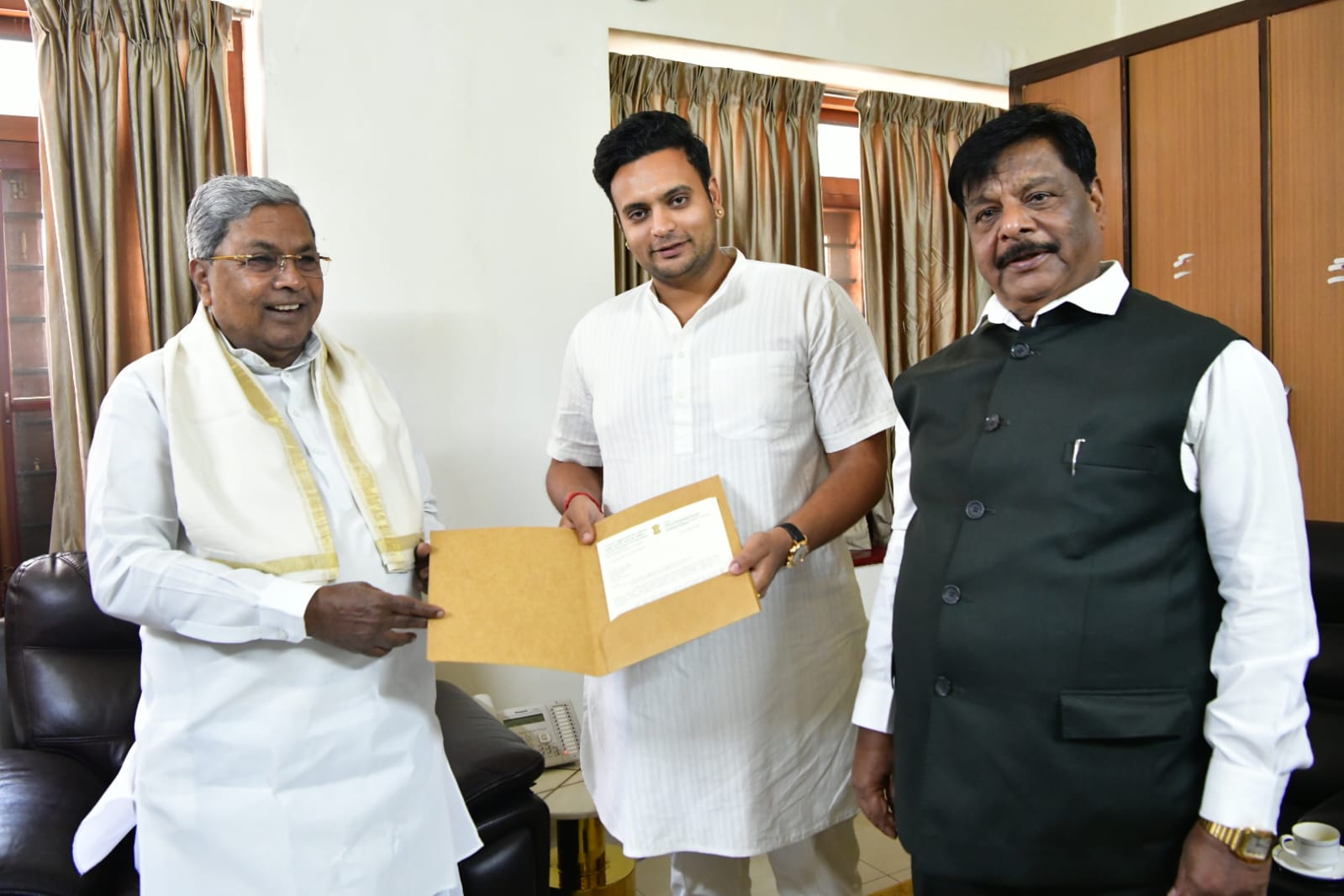 Mysore kodagu MP yaduveer wadiyar met CM siddaramaiah