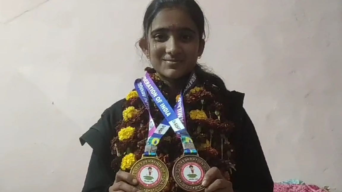 Sagar labourer Daughter Garima won 2 Medals