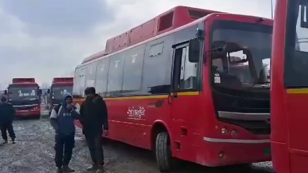 E bus drivers conductors protest in Srinagar