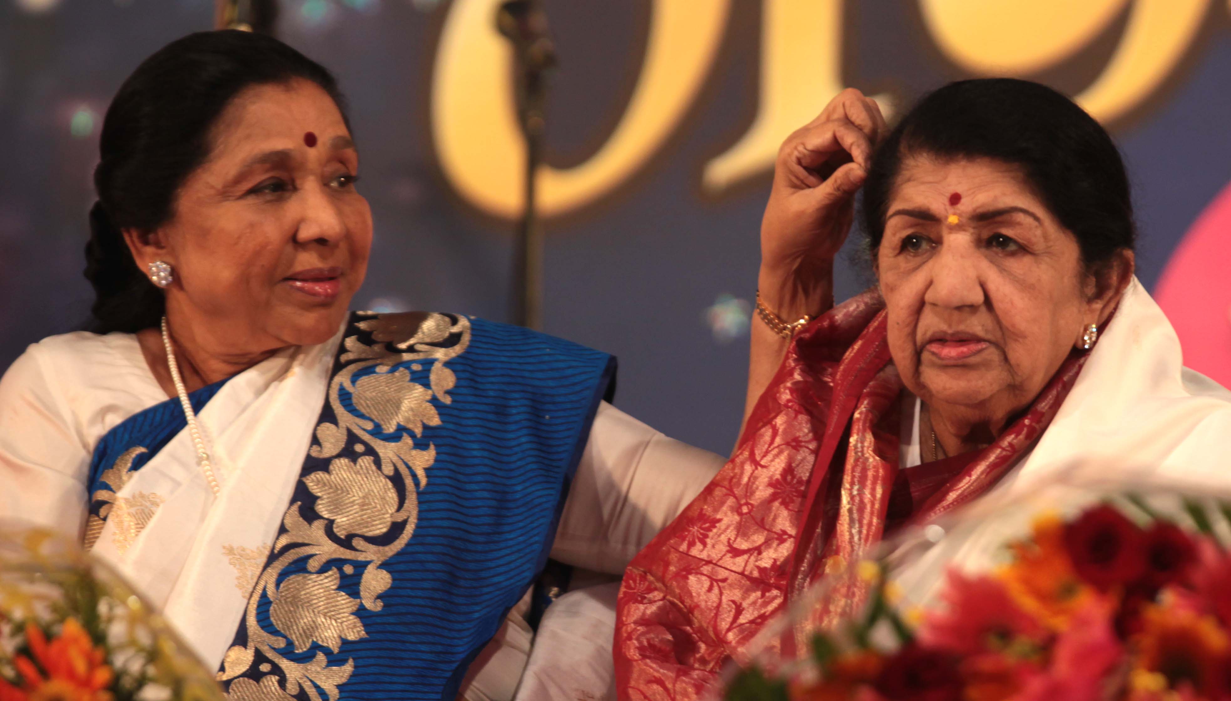 Lata Mangeshkar With Asha Bhosle Songs