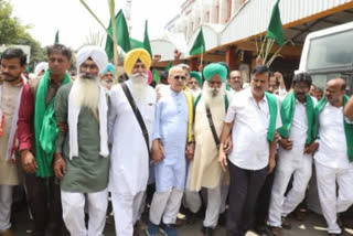The Farmer's Association organised a protest to demand fulfillment of it's various demands from Cong Govt