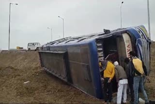 Bus overturns out of control in Bundi