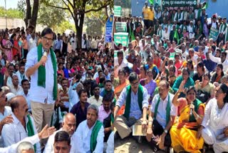 farmers-leader-kuruburu-shanthakumar-demanded-for-farmers-loan-waiver
