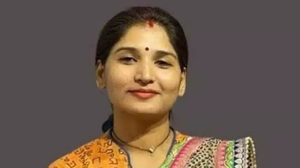 Dhananjay Munde wife Karuna Sharma