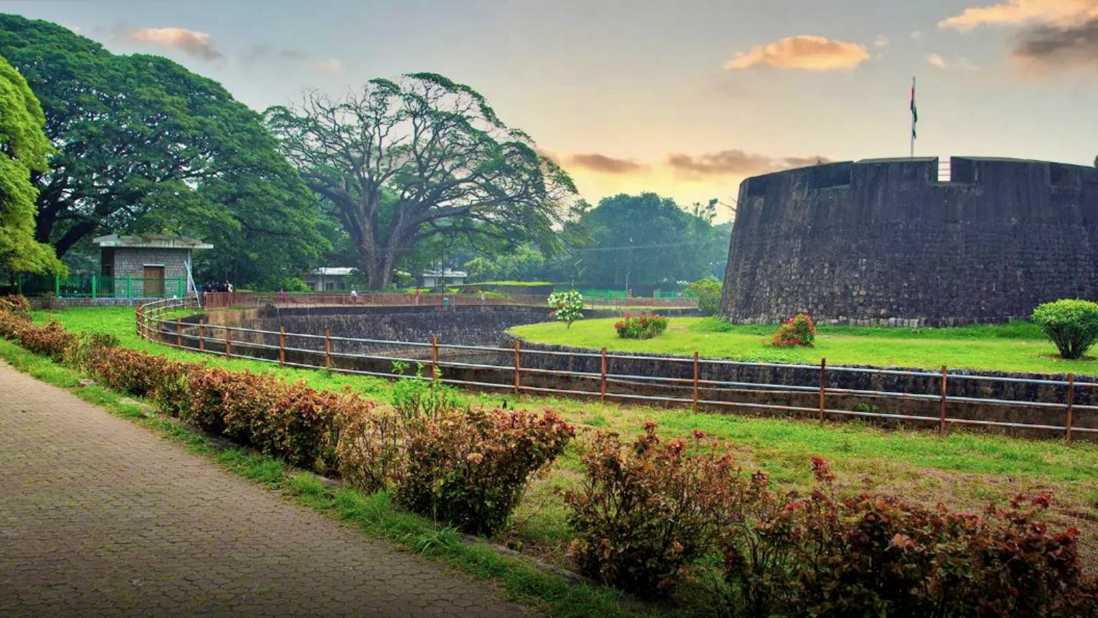 TOURIST DESTINATIONS PALAKKAD  TOURIST SPOT PALAKKAD  പാലക്കാട് ടൂറിസം  പാലക്കാട് കണ്ടിരിക്കേണ്ട സ്ഥലങ്ങള്‍