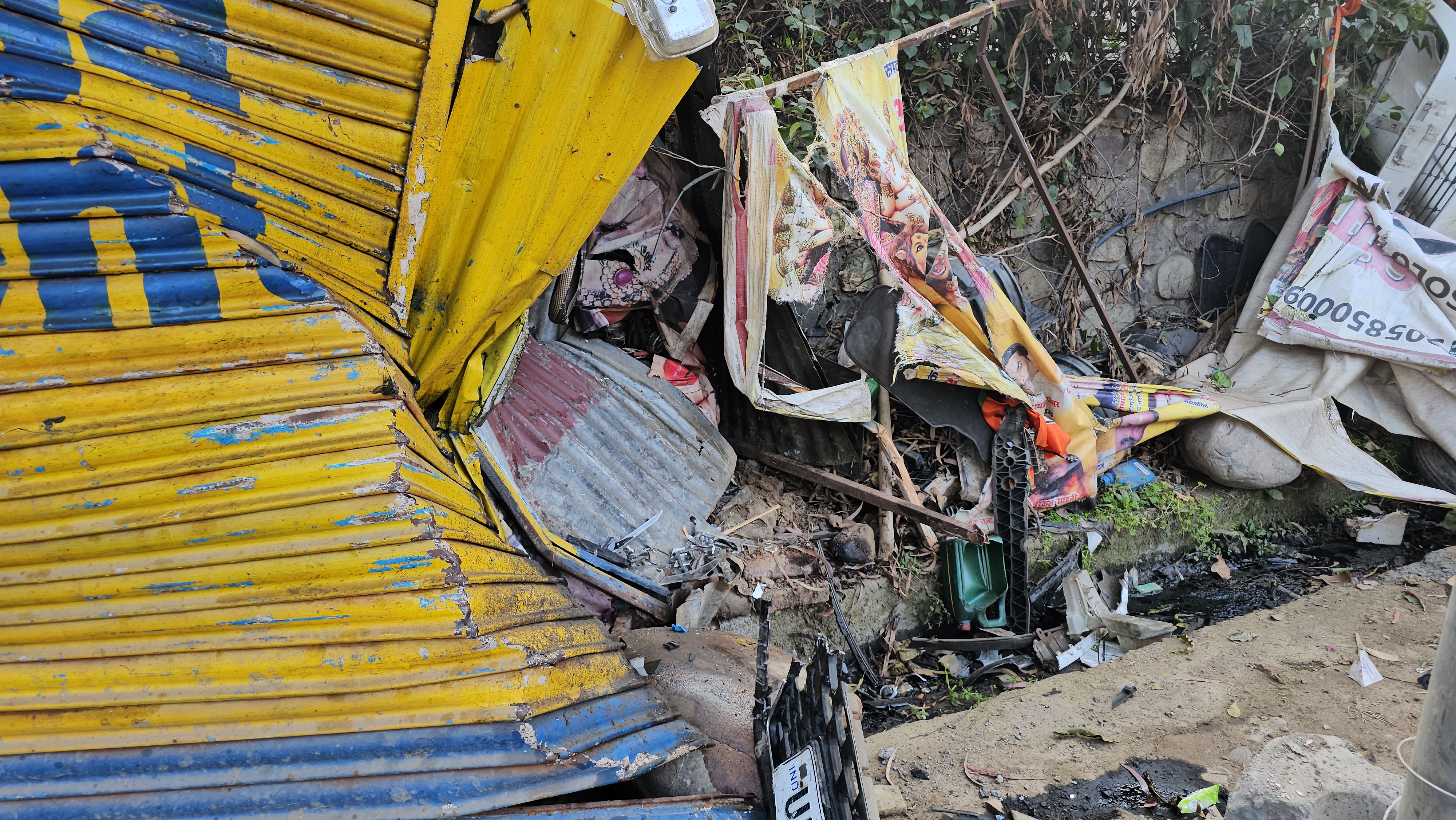 RISHIKESH CAR HIT RICKSHAW