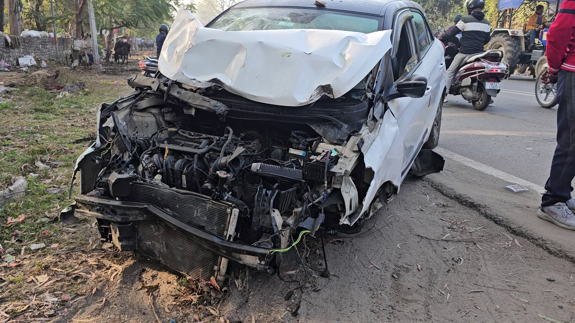 RISHIKESH CAR HIT RICKSHAW