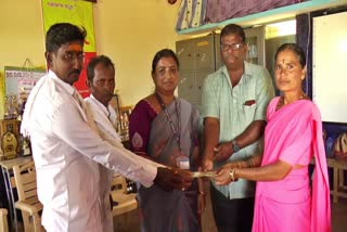 asha-worker-donated-gruhalakshmi-money-to-school