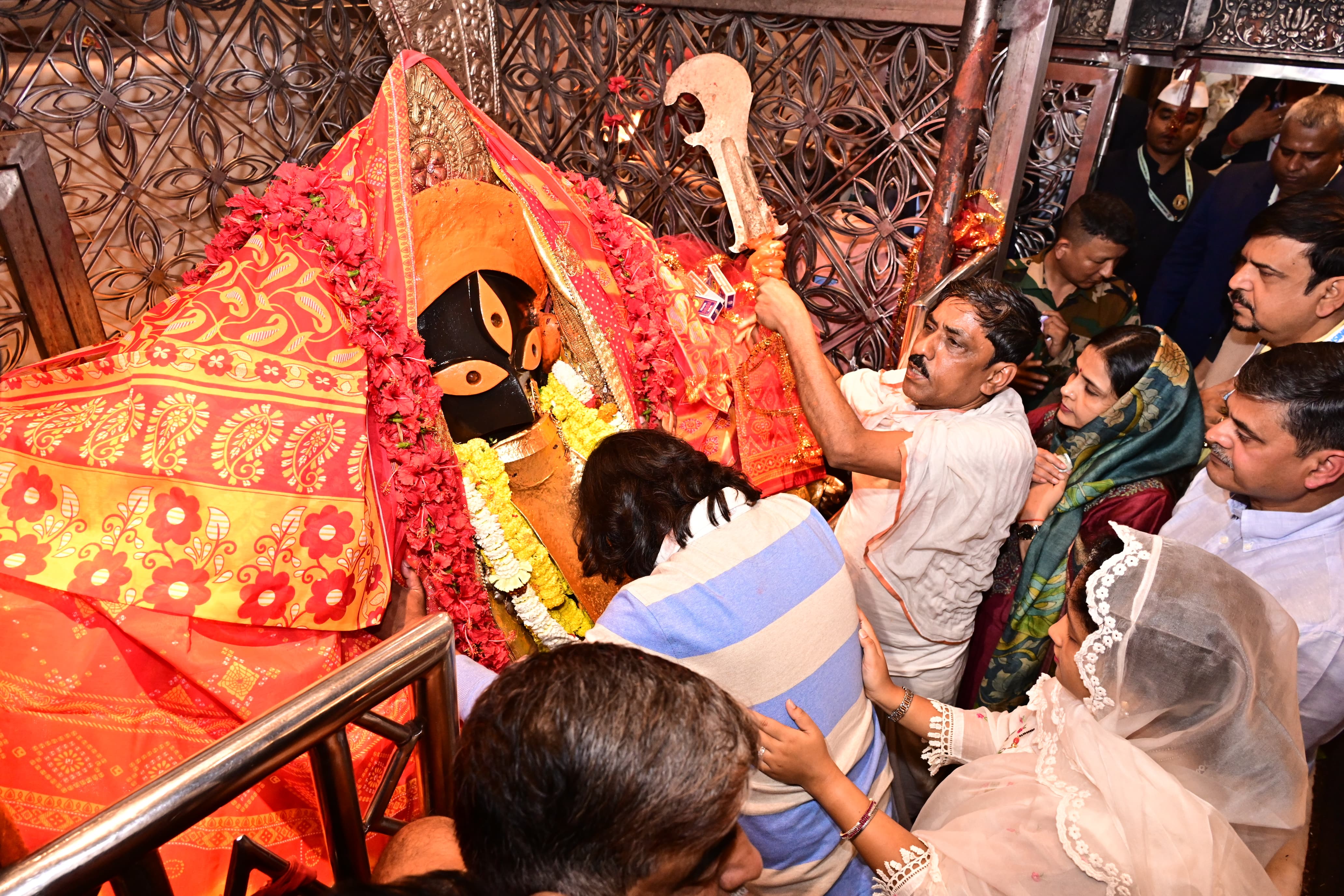 CM HEMANT SOREN IN KALI TEMPLE