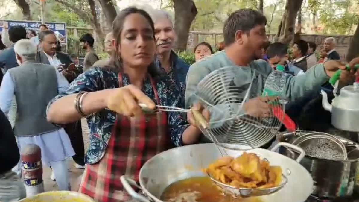 PHD Pakoda Shop In DU