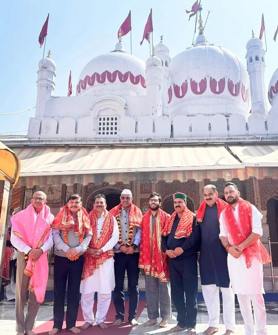 मनसा देवी मंदिर में बागी