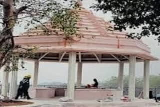 The Kuber Tila is historically important since it is home to a centuries-old Shiva temple that is thought to have existed before Ramlala was born. Scriptures say that when the Shivalinga was installed on the Tila, Kuber, the god of wealth, worshipped Lord Shiva.