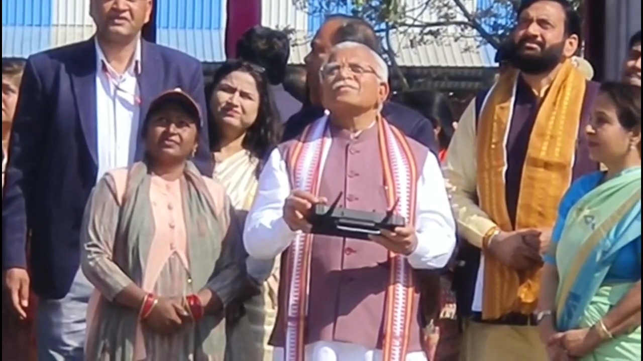 Lakhpati Didi Mahasammelan Update Karnal CM Manohar Lal Khattar PM Modi Nari Shakti Vandan Kolkata Haryana Hindi News