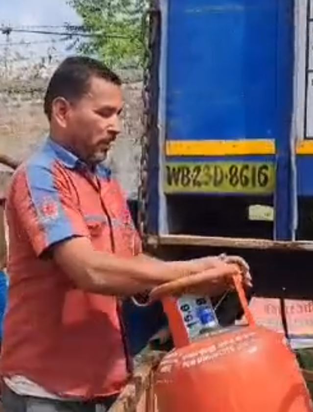 Gas Delivery Boy Contesting Elections For 20 Years