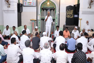 بیدر میں برادران وطن کے ساتھ دعوت افطار