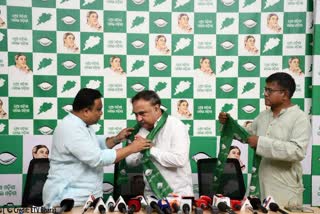 Debananda Mohapatra Joins BJD