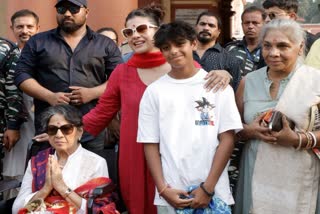 Kajol visits Dakshineswar