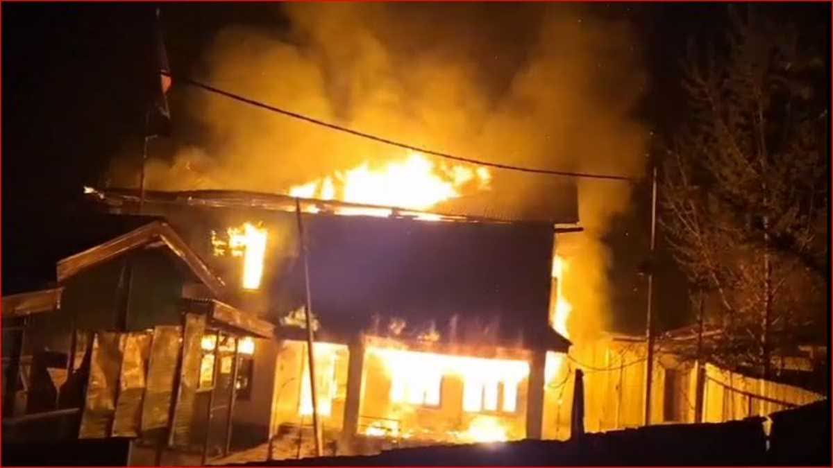 ترال: دارالعلوم شاہ ہمدان میں بھیانک آگ