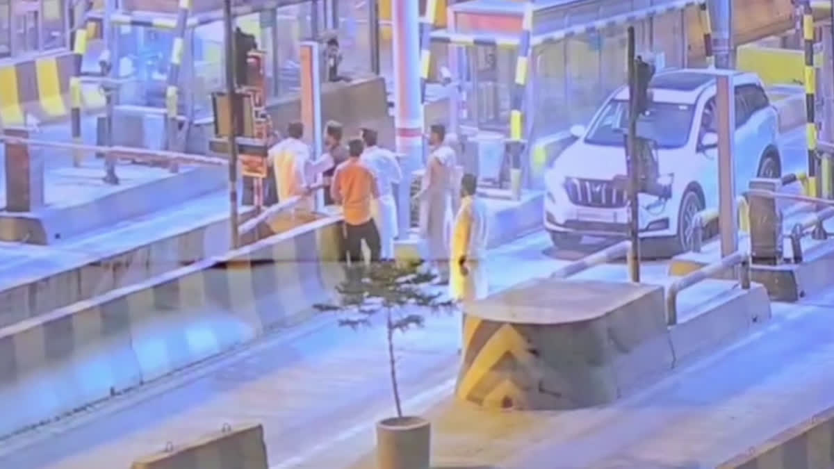 Fight at toll plaza