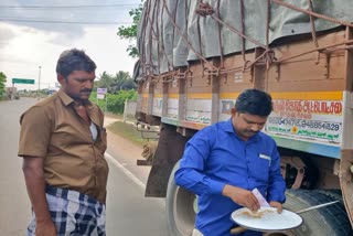 சோதனையில் தமிழ்நாடு நுகர்பொருள் வாணிபக் கழக அலுவலகர்
