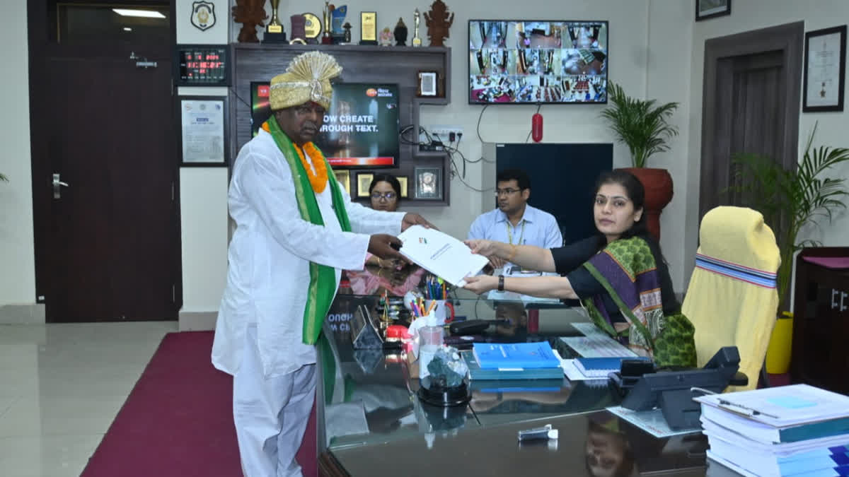 India Alliance candidate Mathura Prasad Mahato filed nomination from Giridih Lok Sabha seat