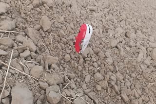 खेत में मिला पाकिस्तानी गुब्बारा