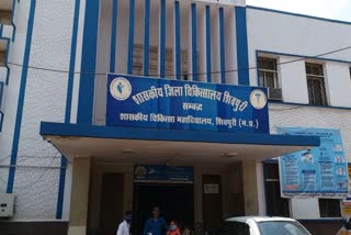 Shivpuri Narvar doctor misbehave