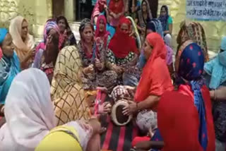 Women singing bhajans in front of the water supply department office in Alwar.