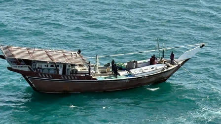 URU CAUGHT FROM BEYPORE SEA  URU OWNED BY IRANIAN SPONSOR  BOAT CAUGHT BY COAST GUARD  കോസ്‌റ്റ് ഗാർഡ്‌ ഉരു പിടികൂടി