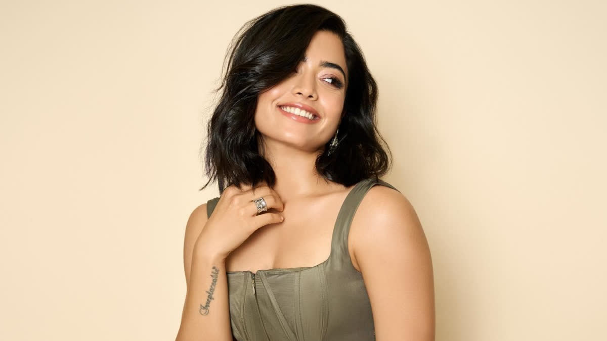 Rashmika Mandanna's Humble Act Wins Hearts as She Turns Photographer for Paparazzo - WATCH