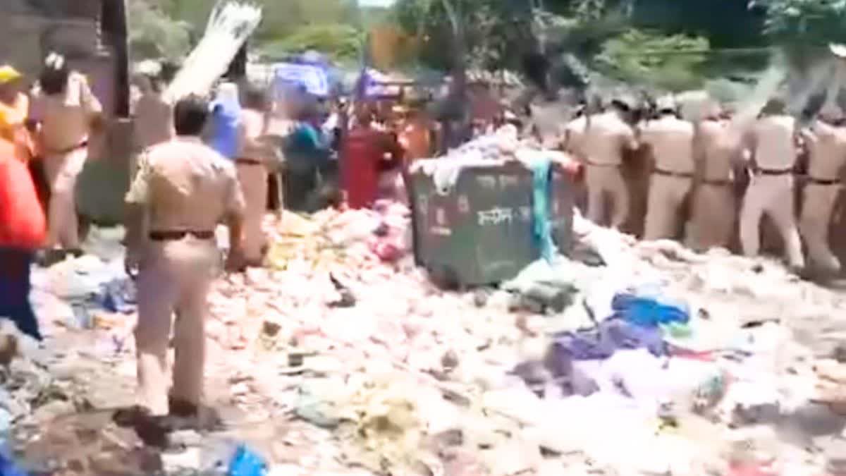 Stone Pelting On Mumbai Police