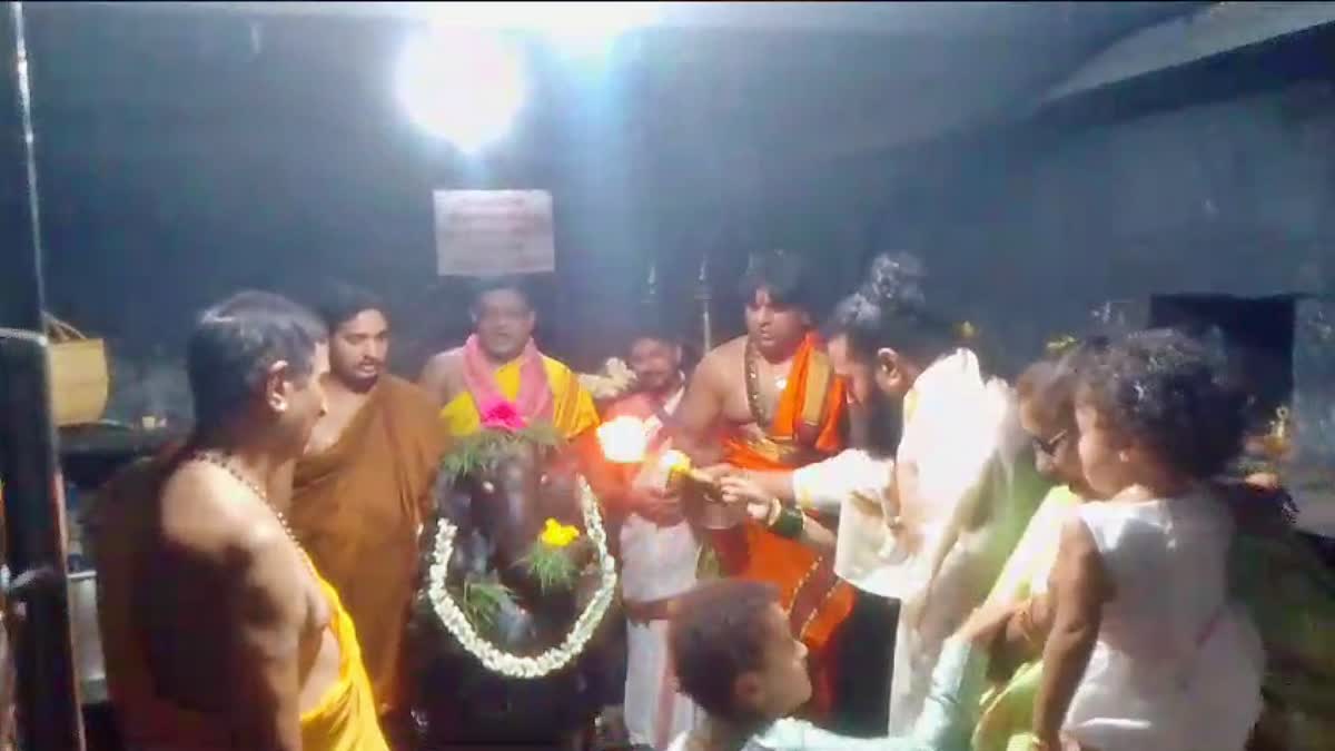 Actor and director Rishabh Shetty visited Gokarna offered pooja