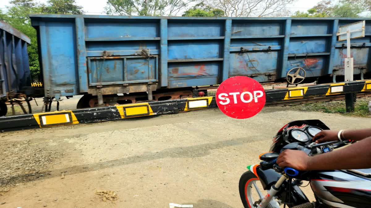 RAILWAY CROSSING AWARENESS BHOPAL RAILWAY DIVISION