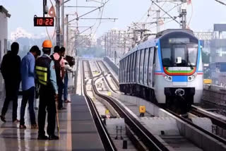 HYDERABAD METRO  METRO TECHNICAL GLITCH  ഹൈദരാബാദ് മെട്രോ  മെട്രോ ട്രെയിൻ സാങ്കേതിക തകരാര്‍