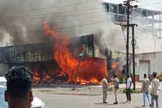 INDORE FIRE AT LIQUOR SHOP