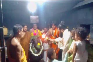 Actor and director Rishabh Shetty visited Gokarna offered pooja