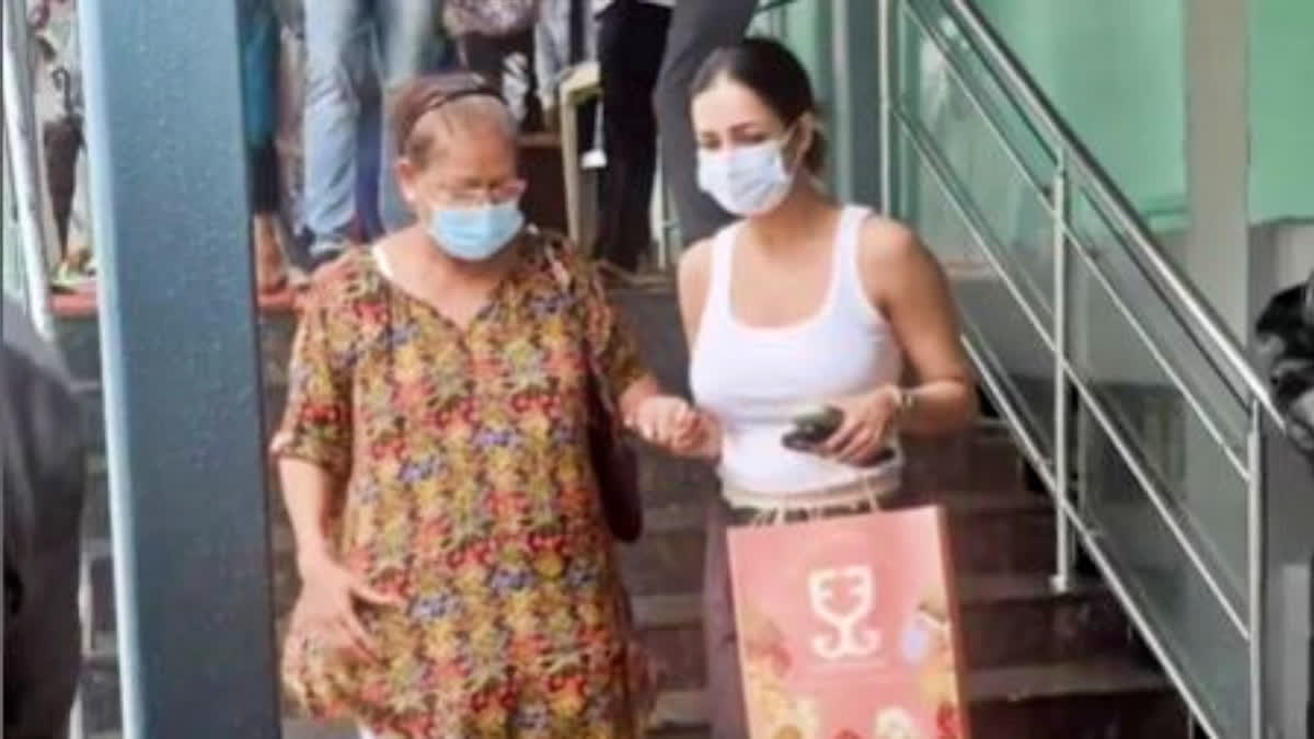 Bollywood actor Malaika Arora and her mother Joyce were recently spotted and papped in front of a hospital in Mumbai. The actor apparently paid a medical visit to her father Anil Arora, who has reportedly been hospitalized. According to reports, Malaika's father has been admitted into a hospital in Mumbai, but the reason is yet to be known.