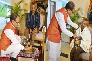 sidhi-urination-imbroglio-madhya-pradesh-cm-washes-feet-of-victim-honours-him