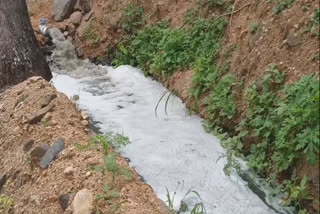 krishnagiri-farmers-are-suffering-due-to-the-black-color-water-of-kelavarapalli-dam