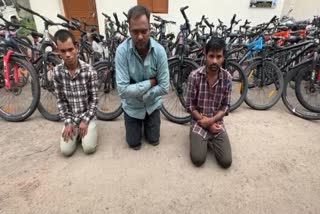 Surat Crime : શહેરમાં મોંઘીદાટ સાયકલો ચોરી કરીને પાર્ટ્સ ઓરિસ્સા મોકલતી ટોળકી ઝડપાઈ, 42 સાયકલો પોલીસે જપ્ત