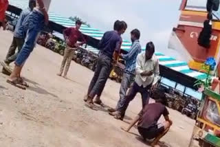 Workers fight in Shivpuri