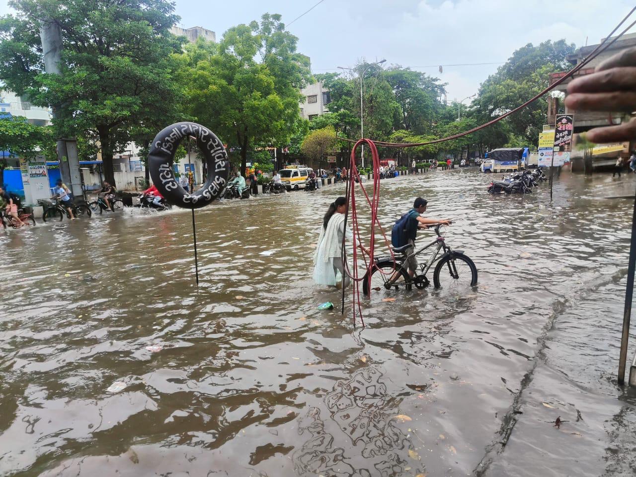 ઘુટણસમાં પાણી