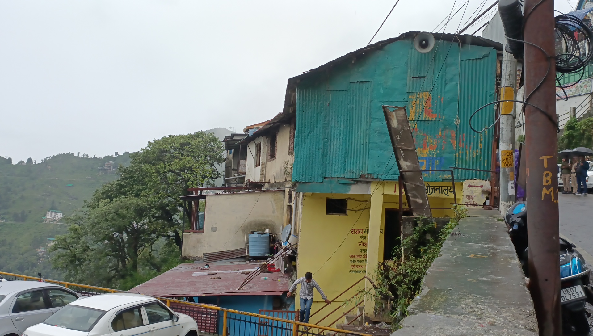 6 shops demolished at Mussoorie Library bus stand