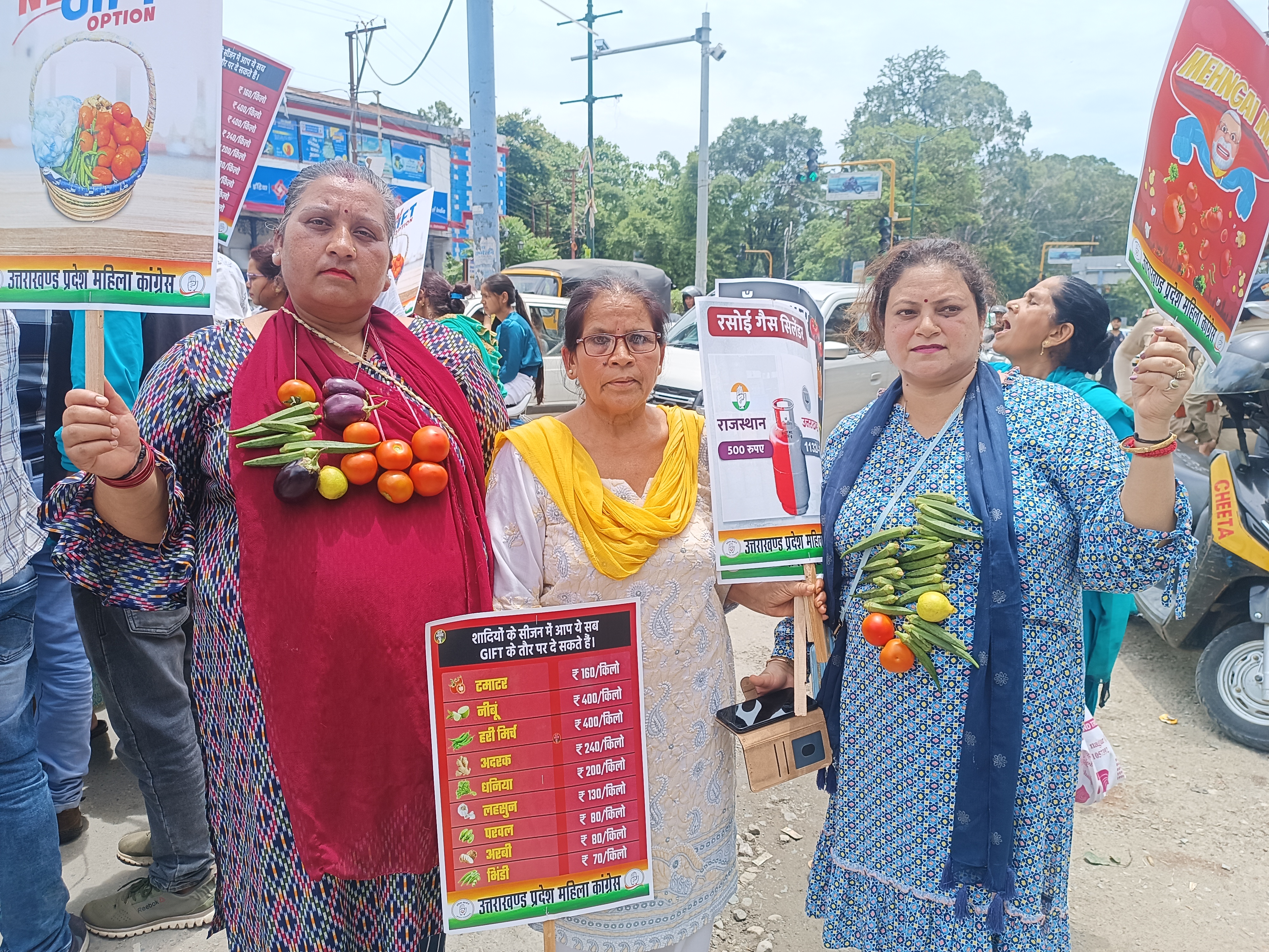 Uttarakhand Mahila Congress protests against rising inflation