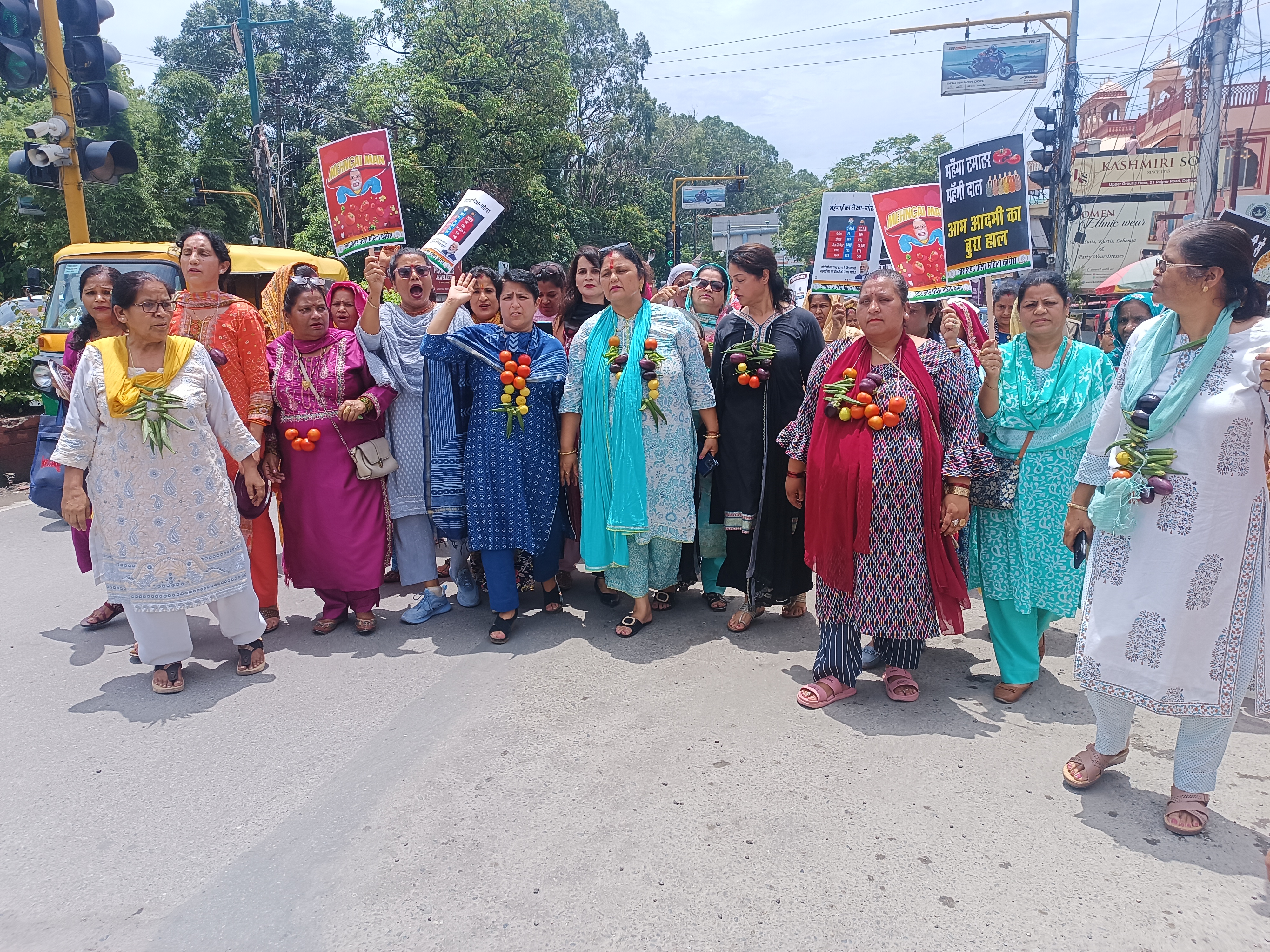 Uttarakhand Mahila Congress protests against rising inflation