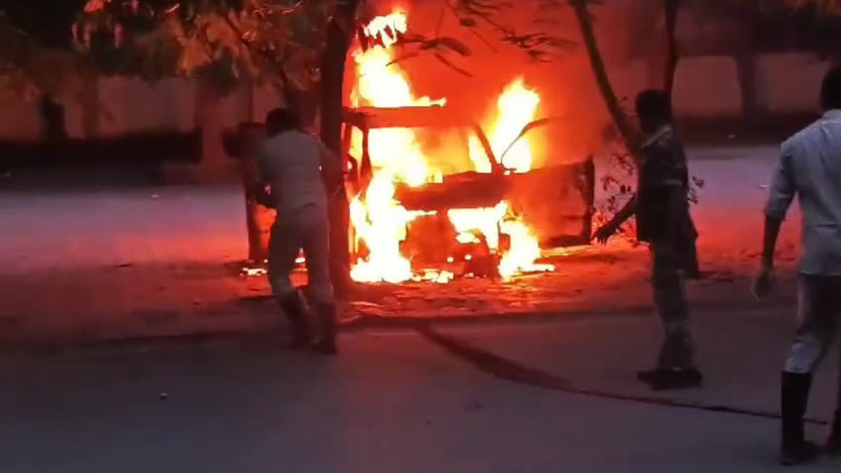 CAR CAUGHT FIRE IN RANCHI