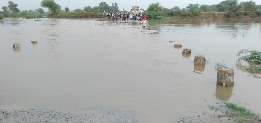 MORENA SON RIVER WATER ON BRIDGE